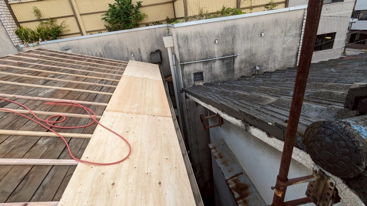 立ハゼ板金葺き替え