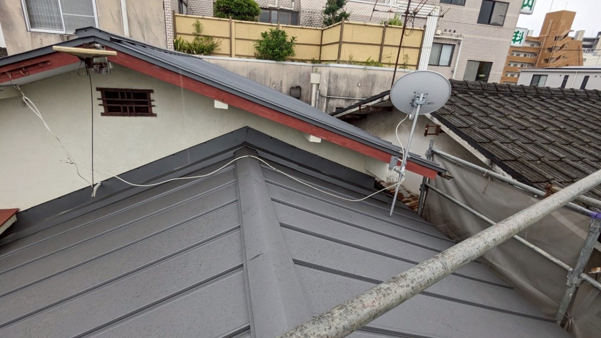 立ハゼ板金葺き替え