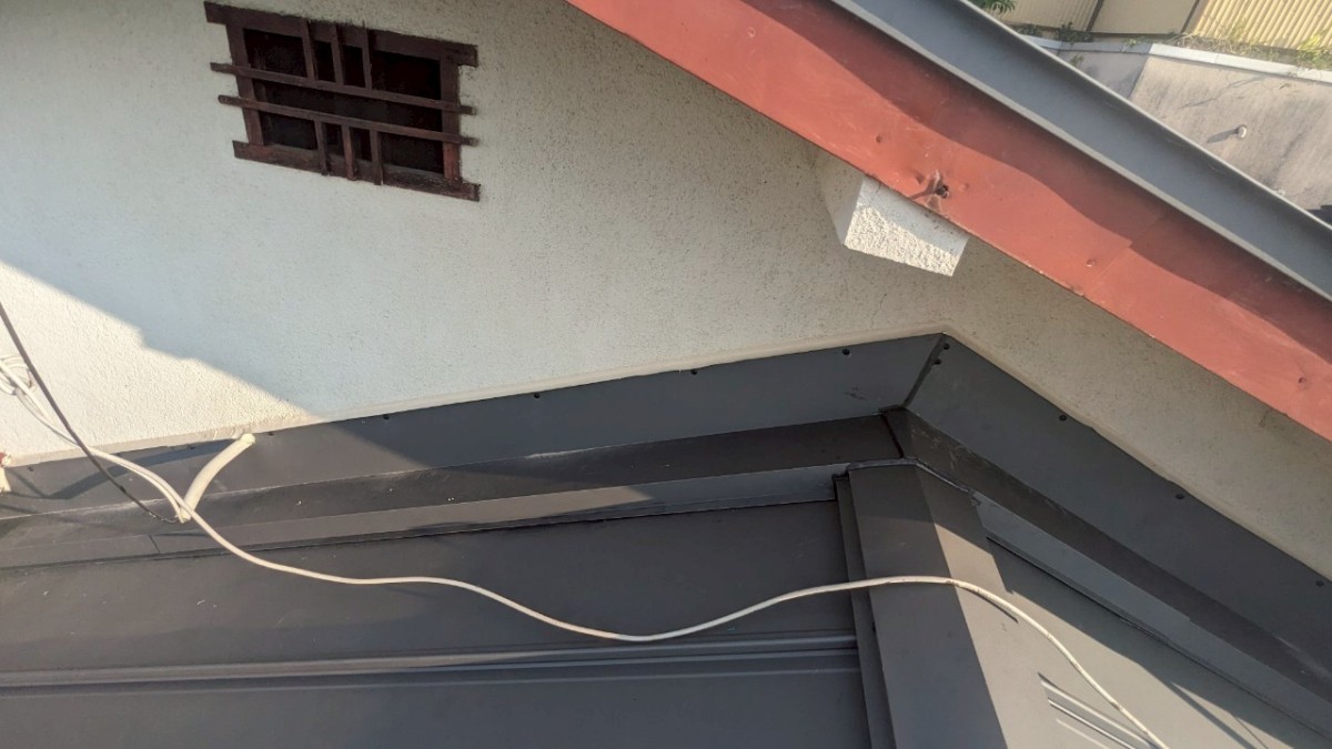 立ハゼ板金葺き替え