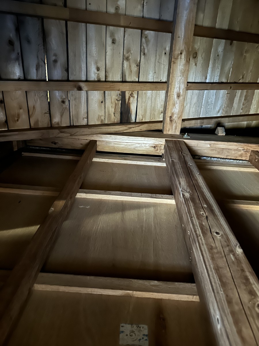 屋根雨漏り箇所特定、谷板金交換、コロニアル葺き替え、塗装