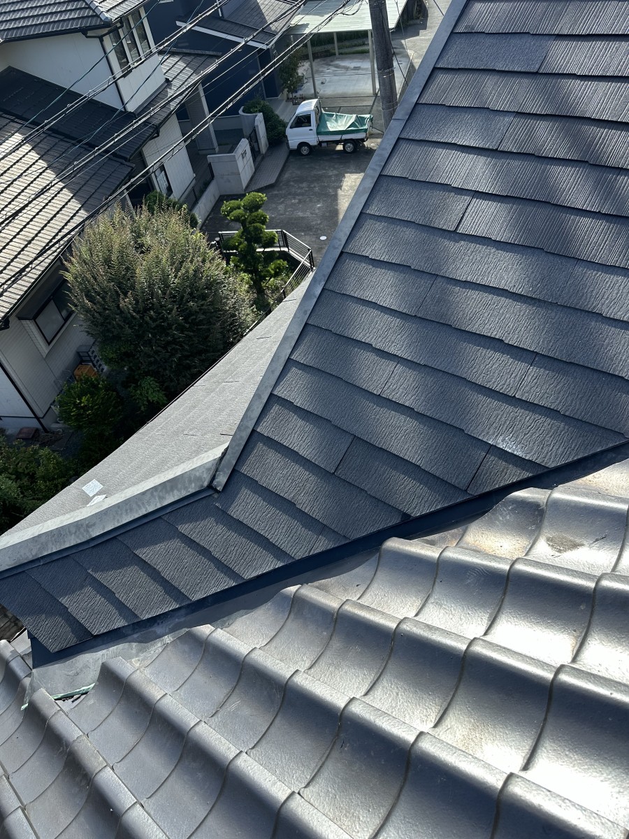 屋根雨漏り箇所特定、谷板金交換、コロニアル葺き替え、塗装